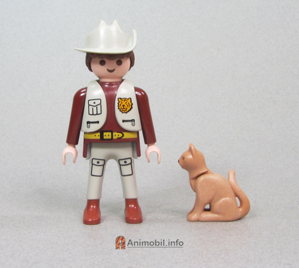 Cat Sitting Light Brown